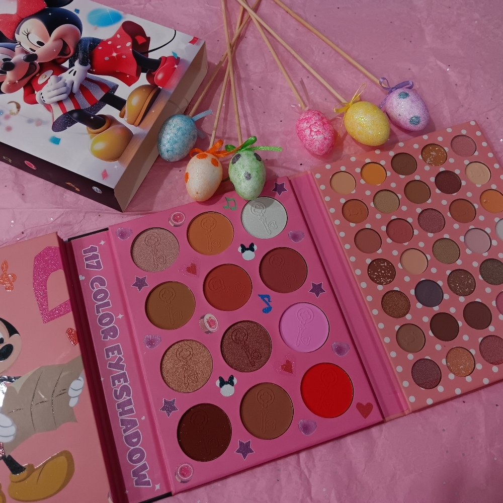 Eye shadow pallets - Picture 2 of 2